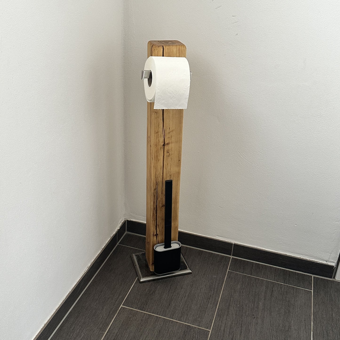 Toilettenpapierhalter aus Holz mit Toilettenbürste